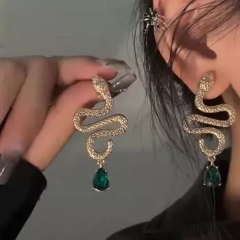Серебряные игольчатые ретро-серьги в форме змеи: Дизайн изумрудных капель воды в средневековом стиле.