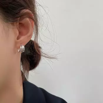 Серебряные игольчатые трехслойные простые серьги-кольца, женский нишевый дизайн, высококачественный темперамент, холодные серьги, новые модные летние волосы silver needle