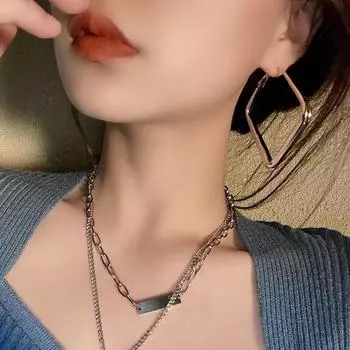 Серебряные квадратные серьги в стиле хип-хоп для женщин — тренд 2025 года: Простой, холодный стиль для лета. exaggerated серебряный