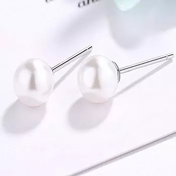 Серебряные серьги-гвоздики с жемчугом — это маленькие и темпераментные, простые и универсальные, гипоаллергенные и высококачественные серьги с жемчугом. 925 silver