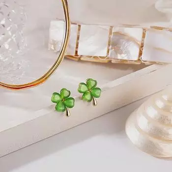 Серебряные серьги-иглы с четырьмя листочками клевера: Простой, милый и изысканный дизайн для создания образа супер-феи