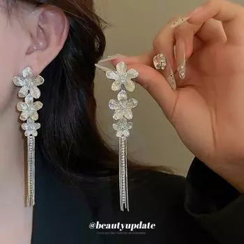 Серебряные серьги-кисточки с цветком из металла и бриллиантами — элегантный, элитный, нишевый дизайн Needle серебряный