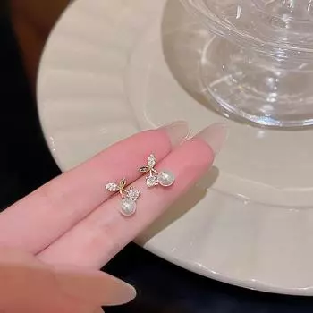 Серебряные серьги S925 с микроинкрустацией из циркония в форме листа и миниатюрным жемчугом в Корейском стиле E5600