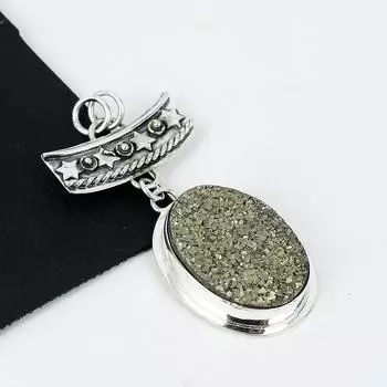 Серебряный кулон с натуральным камнем пирит друзы из серебра 925 пробы — дизайн ручной работы, повседневные украшения, уникальные подарки с кулоном пирит друзы 2.55 золотистый