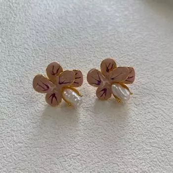 Серия картин маслом. Маленькие серьги-лепестки в стиле барокко с жемчугом. Изящные милые серьги-гвоздики с эмалевой глазурью.