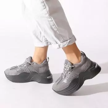 Серые женские кроссовки