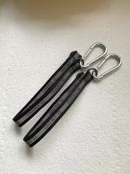 Set of 2 carabiners and 2 Belt length load capacity Securely secures hanging and [sealche] belts. 35cm, 300kg. swings, rings, hammocks, ladders,