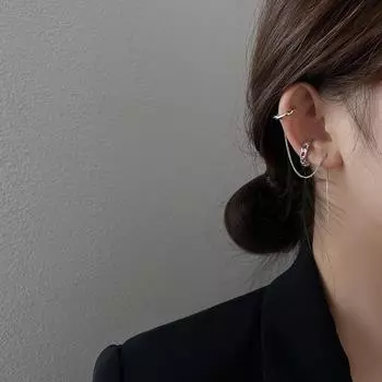 Сеть темперамента Красная цепочка Жареное тесто Повороты Зажим для ушей без ушного отверстия Потерянная одна серьга Женский Супер Бессмертный цельный зажим для ушей
