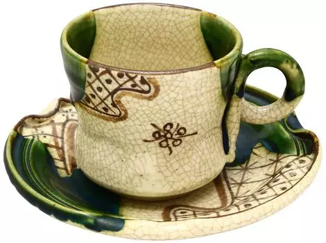 Кофейная чашка Seto Ware с блюдцем и чашкой для кофе. Емкость примерно 150 мл. Косметика Oribe Shibuiri, произведенная в Японии Rokubei Kato и (в коробке) 007-0024 зелёный