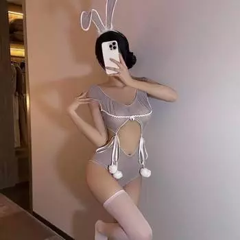Сексуальное нижнее белье соблазняет девушку-зайчика чистым желанием показать поясной ремешок, волосы, трикотаж, демонстрирующий ягодицы, сексуальный One size