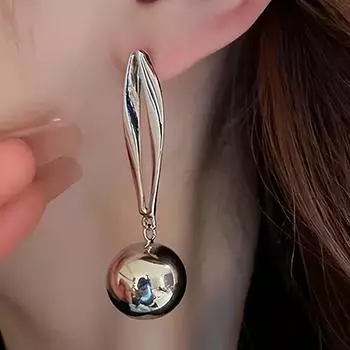 Сферический дизайн подойдет как к повседневной одежде, так и к праздничным аксессуарам.. Это символ преувеличения и индивидуальности.