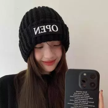 Шапка женская осенне-зимняя универсальная приливная свободная маленькая утолщенная теплая с надписью наклейка толстая шерстяная вязаная шапка холодная шапка M56-58cm