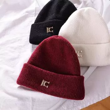 Шапка женская зимняя модная универсальная металлическая этикетка утолщенная защита от холода теплая вязаная шапка маленькая защитная шапка из шерсти Elastic (53-58cm) чёрный