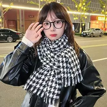 Шарф Qiandongge женский зимний утолщенный вязаный клетчатый универсальный кисточка контрастные цвета длинный весенне-осенний теплый шарф чёрный