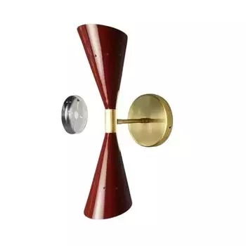 Шарнирный настенный светильник ручной работы в стиле Stilnovo из латуни рядом с настенным бра