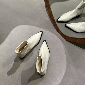 Sharp pointed short boots autumn winter new women s boots fashionable versatile thick heel Elegant minimalist women s shoes 35