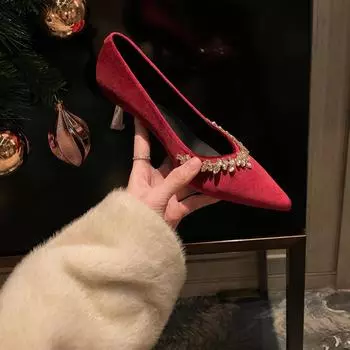 Sheepskin version of grape mother, the same sparkling rhinestone single shoes, women s French temperament, pointed head, thin heel, shallow mouth, wed 34