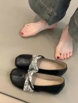 Sheepskin version retro leather French flat bottom inner height increasing shoes shallow mouth single shoes women s versatile Mary Jane shoes 35