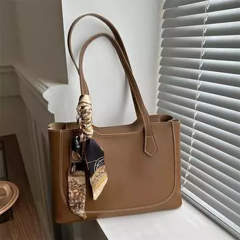 Шелковый шарф, индивидуальный тренд, иностранный стиль, большая вместительная женская сумка 2024 года, новая весенняя простая модная сумка через плечо для поездок на работу чёрный