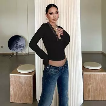 Shemoda Fashion Style Sexy Deep V-neck Lace Patchwork Micro-Pull Long Sleeves T-shirt Female Pure Color Silm Sexy Tops Black L