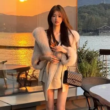 Шерстяное пальто с меховым воротником короткое богатая семья дочь чувствует себя очень хорошо выглядящей ленивой шерстяное пальто маленький человек S