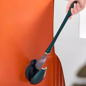 Щетка для чистки унитаза с длинной ручкой. Конструкция с плоской головкой. Жесткая щетина. Износостойкое антипригарное покрытие. Унитаз. оранжевый