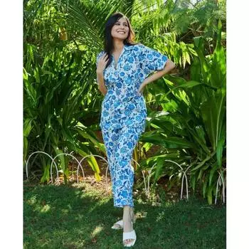 Шикарная Цветочная Элегантность: Комплект стильной женской одежды ярко-синего цвета с нежным цветочным принтом S