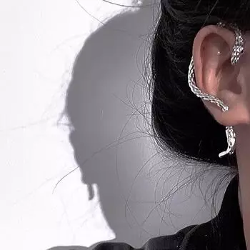 Шикарные уникальные серьги-клипсы в форме змеи right серебряный