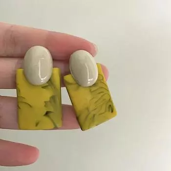 Шикарные зеленые серьги с геометрической инкрустацией в стиле ретро для любителей современного дизайна зелёный