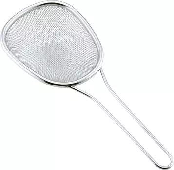 Шимомура планирует небольшой сливной дуршлаг для сбора ингредиентов в посудомоечной машине овальной формы, расположенный вдоль стенки кастрюли, для слива овощей и