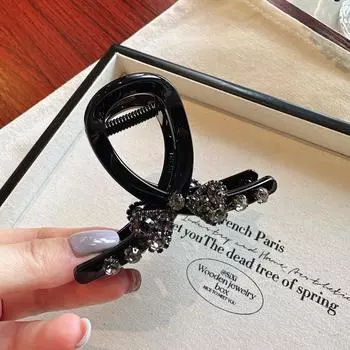 Shiny crystal three-leaf flower grab clip, high-end temperament, versatile love hair grab, large shark clip.