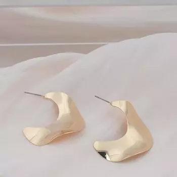 Широкие изогнутые серьги-гвоздики C-типа для женщин, золотые глянцевые металлические серьги нестандартного темперамента, простые украшения для ушей в корейском стиле для женщин золотой