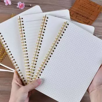 Широко используемый блокнот формата А5 для различных целей. Легкие и портативные пустые блокноты формата А5. Клетчатые страницы.