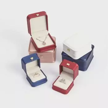 Шкатулка из искусственной кожи премиум-класса для колец, подвесок и браслетов - элегантный подарок на день святого Валентина 5.7*5.7*4.7
