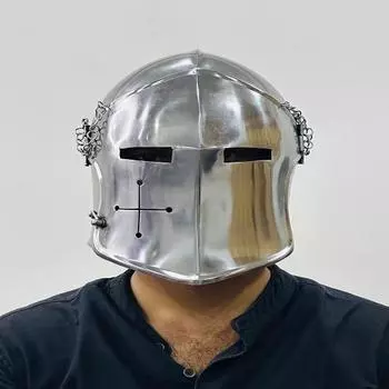 Шлем с козырьком Барбют ~ Средневековый стальной шлем с внутренней подкладкой и деревянной подставкой