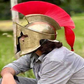 Шлем средневекового великого царя Леонида Спартанца 300 с красно-черным плюмажем | Функциональный цельный стальной шлем с внутренней подкладкой | Копия спартанца