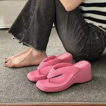 Шлепанцы на толстой подошве для верхней женской одежды, лето 2024, новые повседневные джинсовые туфли на наклонном каблуке, маленькие пляжные туфли 35 чёрный