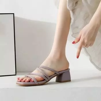 Шлепанцы нескользящие новые модные туфли для женщин шлепанцы женские тапочки маленький размер 39 по акции обувь высококачественные сандалии 34