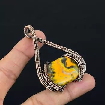 Шмель Джаспер Драгоценный камень Чистая медная проволока Обернутый дизайнерский кулон ручной работы Ювелирный подарок 2.76 Inches жёлтый