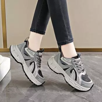 Showing feet small retro dad shoes women s 2025 new spring and autumn models versatile fashion mesh breathable sneakers 35 красный