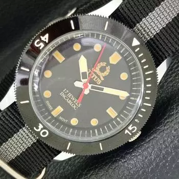 ШВЕЙЦАРСКИЕ 40 ММ МУЖСКИЕ ЧАСЫ TITUS ВОССТАНОВЛЕННЫЕ С ПОВОРОТНЫМ БЕЗЕЛЕМ И ЧЕРНЫМ ЦИФЕРБЛАТОМ a430760-2 R104-a430760