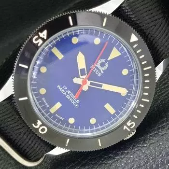 ШВЕЙЦАРСКИЕ 40 ММ МУЖСКИЕ ЧАСЫ TITUS ВОССТАНОВЛЕННЫЕ С ПОВОРОТНЫМ БЕЗЕЛЕМ И СИНИМ ЦИФЕРБЛАТОМ 430560-2 R103-a430560