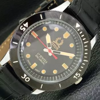 ШВЕЙЦАРСКИЕ 40 ММ МУЖСКИЕ ЧАСЫ TITUS ВОССТАНОВЛЕННЫЕ С ПОВОРОТНЫМ БЕЗЕЛЕМ И ЧЕРНЫМ ЦИФЕРБЛАТОМ a430773-2 R104-a430773