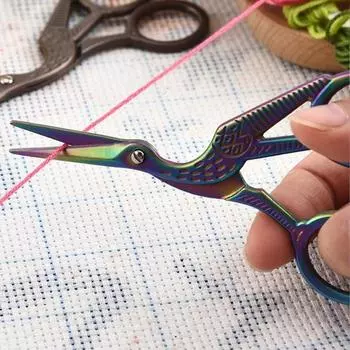 Швейные ножницы Высокая прочность Полированная поверхность Ручка Удобный яркий цвет Широкое применение Экономия труда серебряный