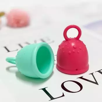 Силиконовая менструальная чаша для спорта и плавания - многоразовый и экологически чистый предмет женской гигиены Large жёлтый