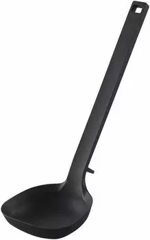 Силиконовый половник Yamazaki Jitsugyo 5190, черный, приблизительно в форме башни. Легко устанавливается на край кастрюли и зачерпывает. Легко зачерпывать. В комплект входит память для измерения.