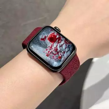 Силиконовый ремешок для Apple Watch, ремешок iWatch с тиснением розы Applewatch 8, 7, 6, 5, 4, 3, 2 1se Ultra, 38 мм, 40 мм, 41 мм, 42 мм, 44 мм, 45 мм, 49 мм 38/40/41mm чёрный