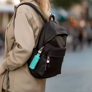 Силиконовый шипастый роликовый ершик с цепочкой из бусин для снятия стресса и беспокойства зелёный