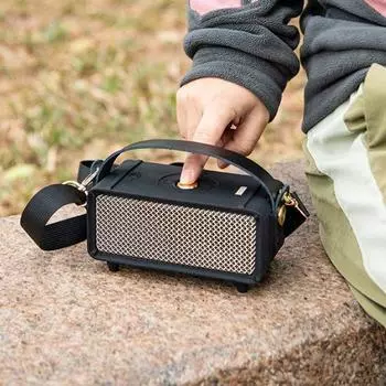 Силиконовый защитный чехол с ручкой из искусственной кожи и плечевым ремнем для портативного динамика Marshall Emberton II BT с защитой от царапин бежевый