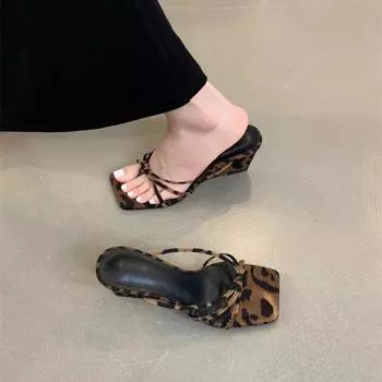 Silver French wedge heel sandals women s 2024 summer new simple thin belt temperament square head word with open-toed high heels 35 белый